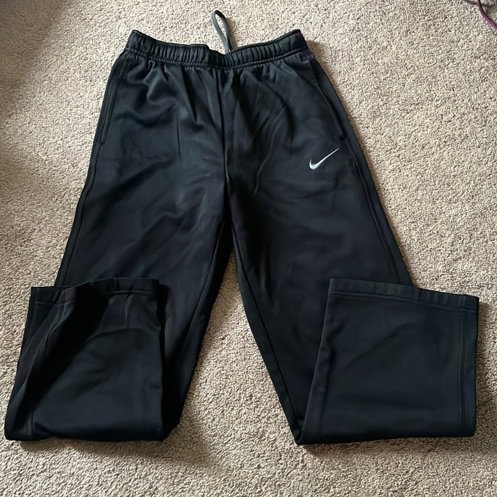 Boys athletic Nike set.